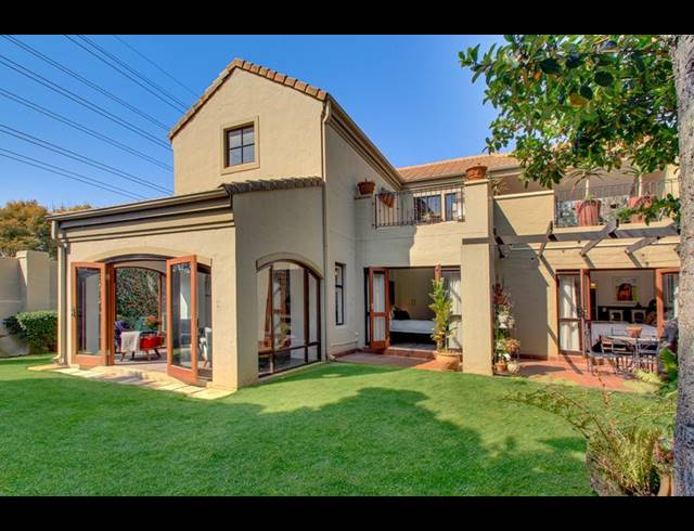3 BEDROOM TOWNHOUSE FOR SALE IN LONEHILL